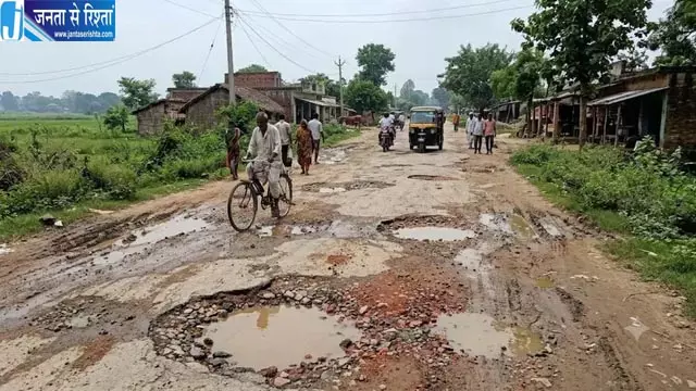 जर्जर सड़क से मिलेगी राहत, विधायक ने किया 30 लाख के कार्य का भूमिपूजन जर्जर सड़क से मिलेगी राहत, विधायक ने किया 30 लाख के कार्य का भूमिपूजन