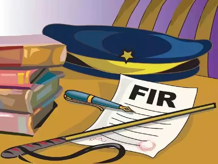ट्रेडिंग कंपनी में 50 लाख की हेराफेरी, महिला कर्मचारी समेत 3 पर FIR दर्ज ट्रेडिंग कंपनी में 50 लाख की हेराफेरी, महिला कर्मचारी समेत 3 पर FIR दर्ज