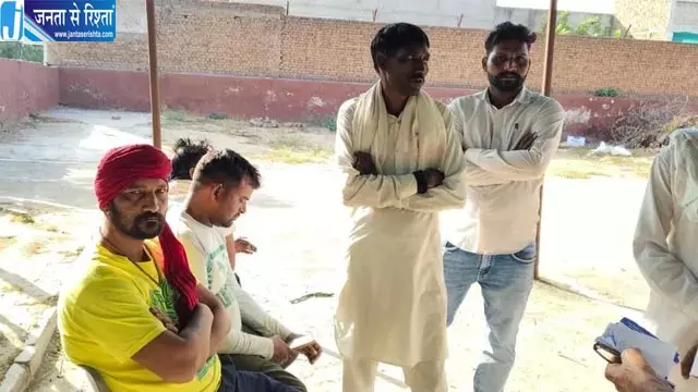 पिकअप में पराली भरते समय हादसा, बिजली की तार की चपेट में आया व्यक्ति पिकअप में पराली भरते समय हादसा, बिजली की तार की चपेट में आया व्यक्ति