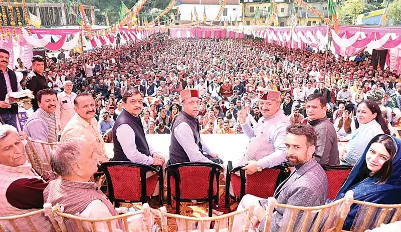नेरवा में जनसभा के दौरान पूर्व मुख्यमंत्री जयराम ठाकुर का जोरदार हमला नेरवा में जनसभा के दौरान पूर्व मुख्यमंत्री जयराम ठाकुर का जोरदार हमला