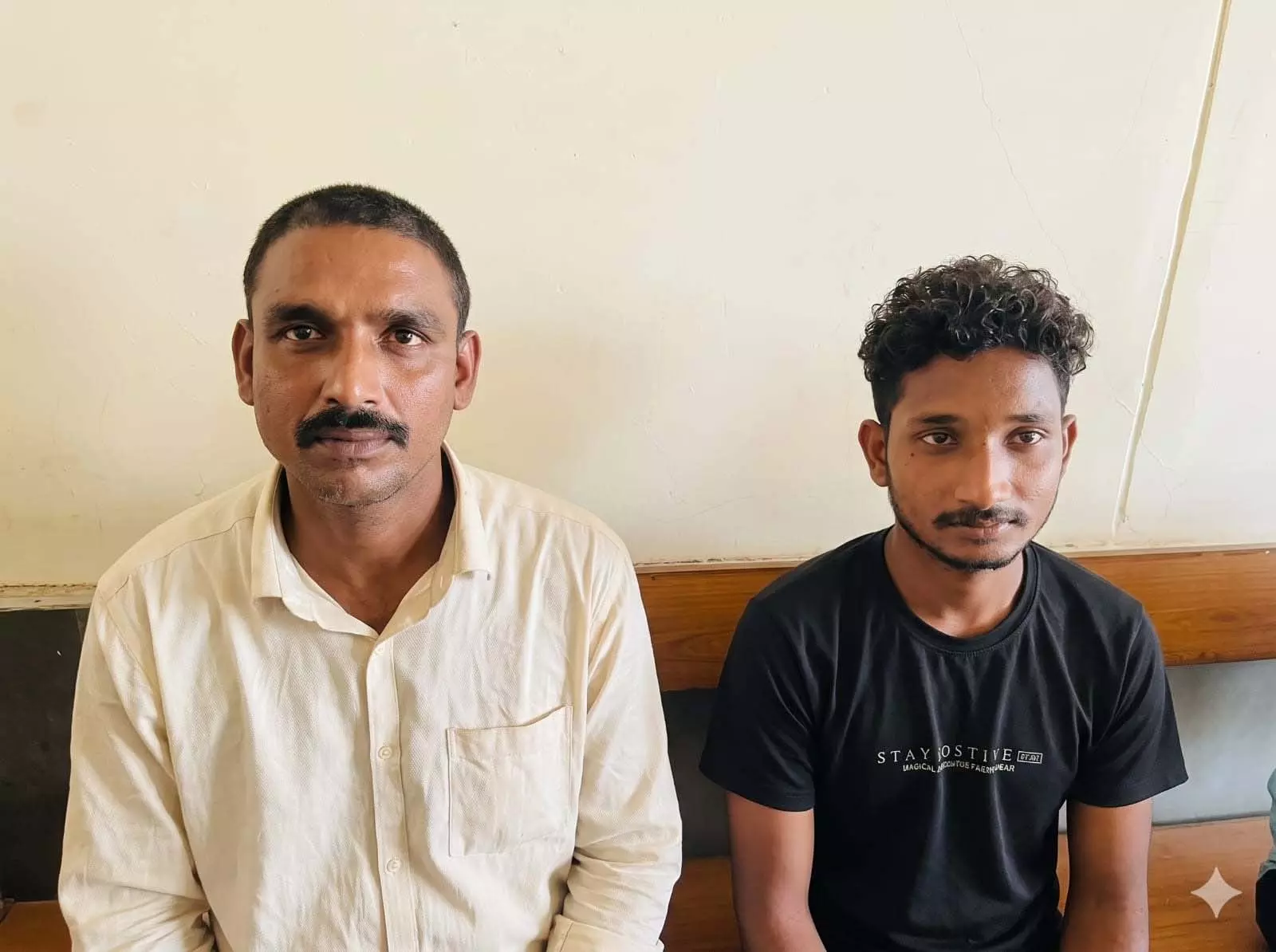 गौ-तस्करी का खुलासा, ट्रक से 10 गायें मुक्त, दो आरोपी गिरफ्तार गौ-तस्करी का खुलासा, ट्रक से 10 गायें मुक्त, दो आरोपी गिरफ्तार