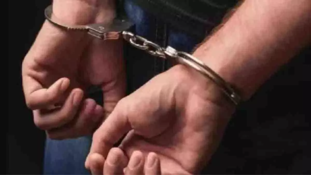 स्कूल में मासूम को थप्पड़ मारकर बालों से घसीटा, टीचर-प्रिंसिपल पर मुकदमा स्कूल में मासूम को थप्पड़ मारकर बालों से घसीटा, टीचर-प्रिंसिपल पर मुकदमा
