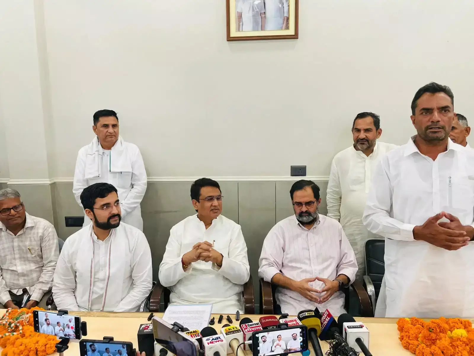 ज्ञानेश कुमार के इस्तीफे की मांग को लेकर कांग्रेस ने तेज की आवाज ज्ञानेश कुमार के इस्तीफे की मांग को लेकर कांग्रेस ने तेज की आवाज