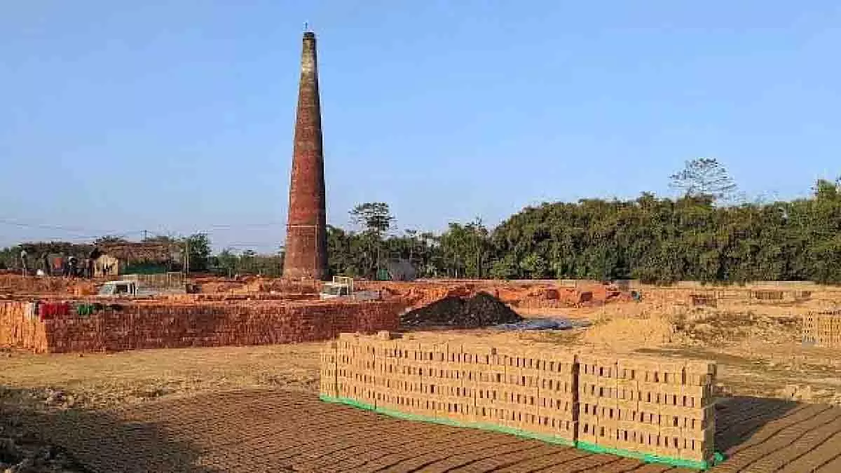 मकान बनाना होगा महंगा, यूपी में ईंटों का उत्पादन ठप, बढ़ेंगे दाम मकान बनाना होगा महंगा, यूपी में ईंटों का उत्पादन ठप, बढ़ेंगे दाम