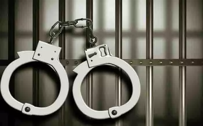वाराणसी में युवती से दुष्कर्म, पिता-पुत्र गिरफ्तार वाराणसी में युवती से दुष्कर्म, पिता-पुत्र गिरफ्तार
