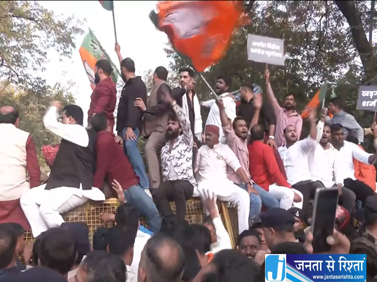 भोपाल में खड़गे की टिप्पणी पर सियासी बवाल भोपाल में खड़गे की टिप्पणी पर सियासी बवाल