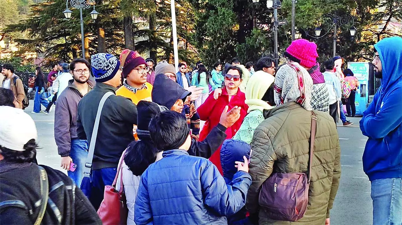 वीकेंड पर सैलानियों से गुलजार हुई राजधानी वीकेंड पर सैलानियों से गुलजार हुई राजधानी
