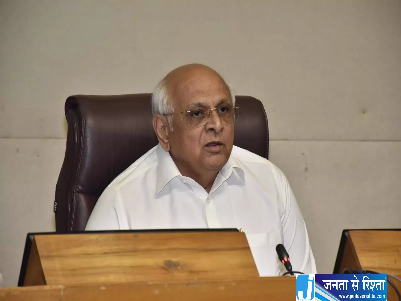 गुजरात के चार जिले सूखाग्रस्त घोषित, किसानों को राहत गुजरात के चार जिले सूखाग्रस्त घोषित, किसानों को राहत