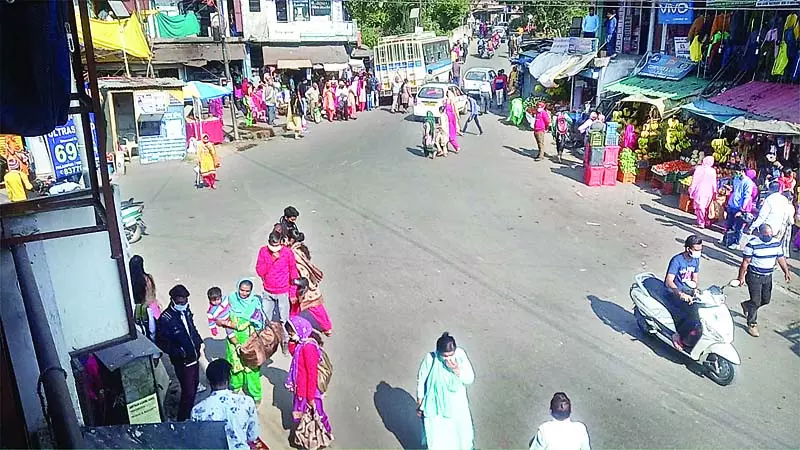 करवाचौथ की खरीददारी से पंचरुखी के बाजार गुलजार करवाचौथ की खरीददारी से पंचरुखी के बाजार गुलजार