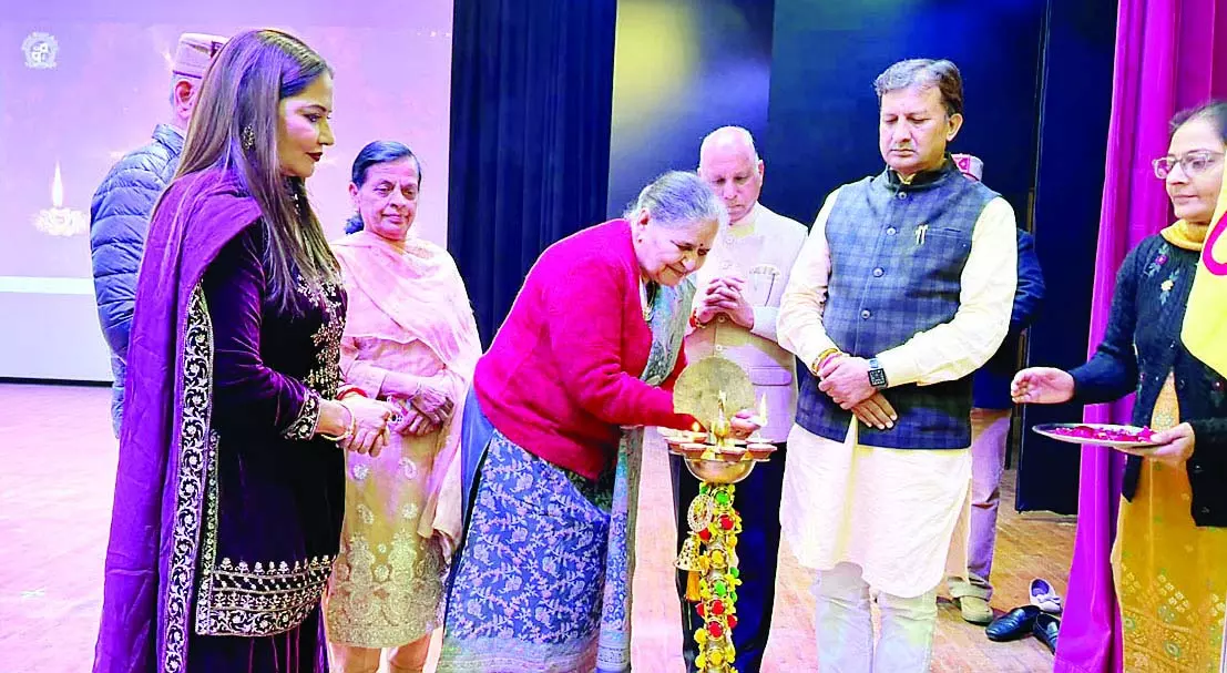 देशभक्ति के गीतों और लोकनृत्य से सजा सफरनामा देशभक्ति के गीतों और लोकनृत्य से सजा सफरनामा