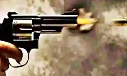 होटल में अज्ञात हमलावरों ने की गोलीबारी, 5 लोगो की मौत