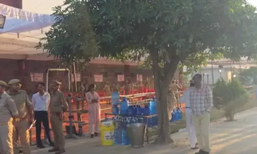 यूपी: विधान परिषद की 11 सीटों पर मतगणना शुरू, भाजपा-सपा के बीच सियासी मुकाबले पर नजर यूपी: विधान परिषद की 11 सीटों पर मतगणना शुरू, भाजपा-सपा के बीच सियासी मुकाबले पर नजर