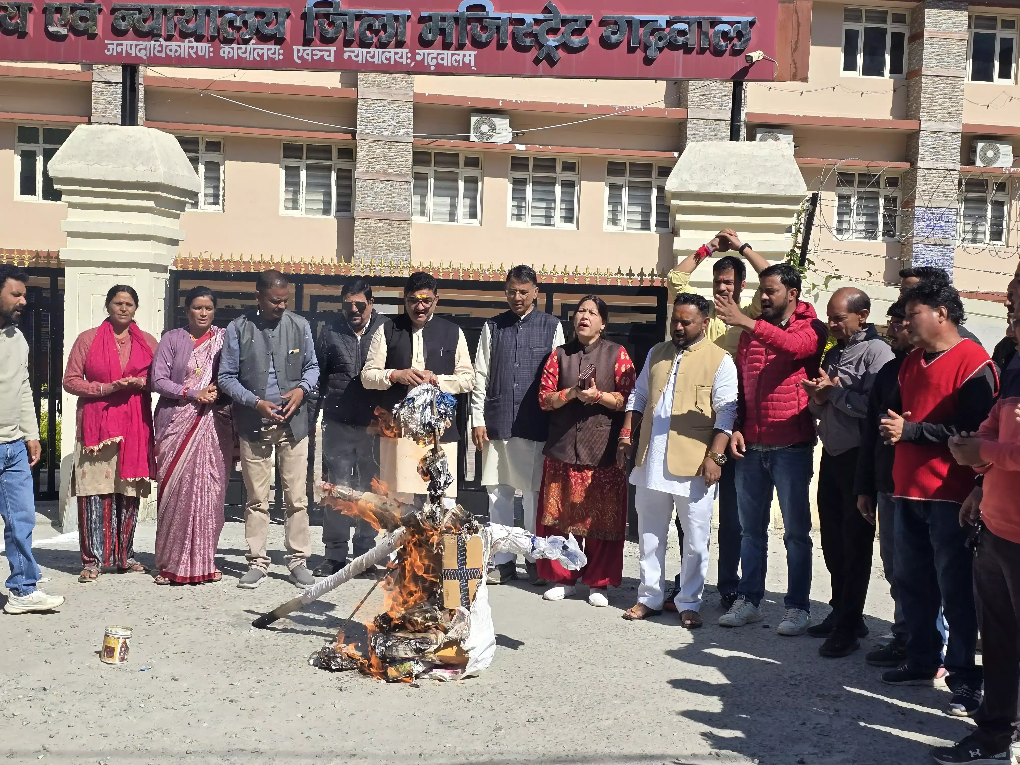 कांग्रेस अध्यक्ष खड़गे के खिलाफ भाजपा कार्यकर्ताओं ने जताया रोष कांग्रेस अध्यक्ष खड़गे के खिलाफ भाजपा कार्यकर्ताओं ने जताया रोष