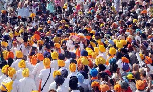 श्री गुरु राम दास जी के प्रकाश पर्व पर उमड़ा श्रद्धा का सैलाब श्री गुरु राम दास जी के प्रकाश पर्व पर उमड़ा श्रद्धा का सैलाब