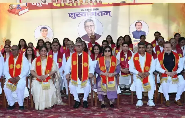 बेटियों को शिक्षित कर मजबूत राष्ट्र बनाएं: प्रो. असीम घोष