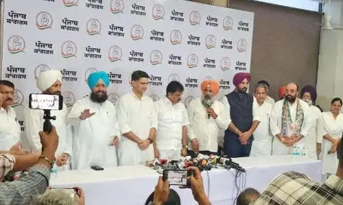 पंजाब की राजनीति में हलचल, दो कट्टर विरोधियों ने बदली पार्टियां पंजाब की राजनीति में हलचल, दो कट्टर विरोधियों ने बदली पार्टियां