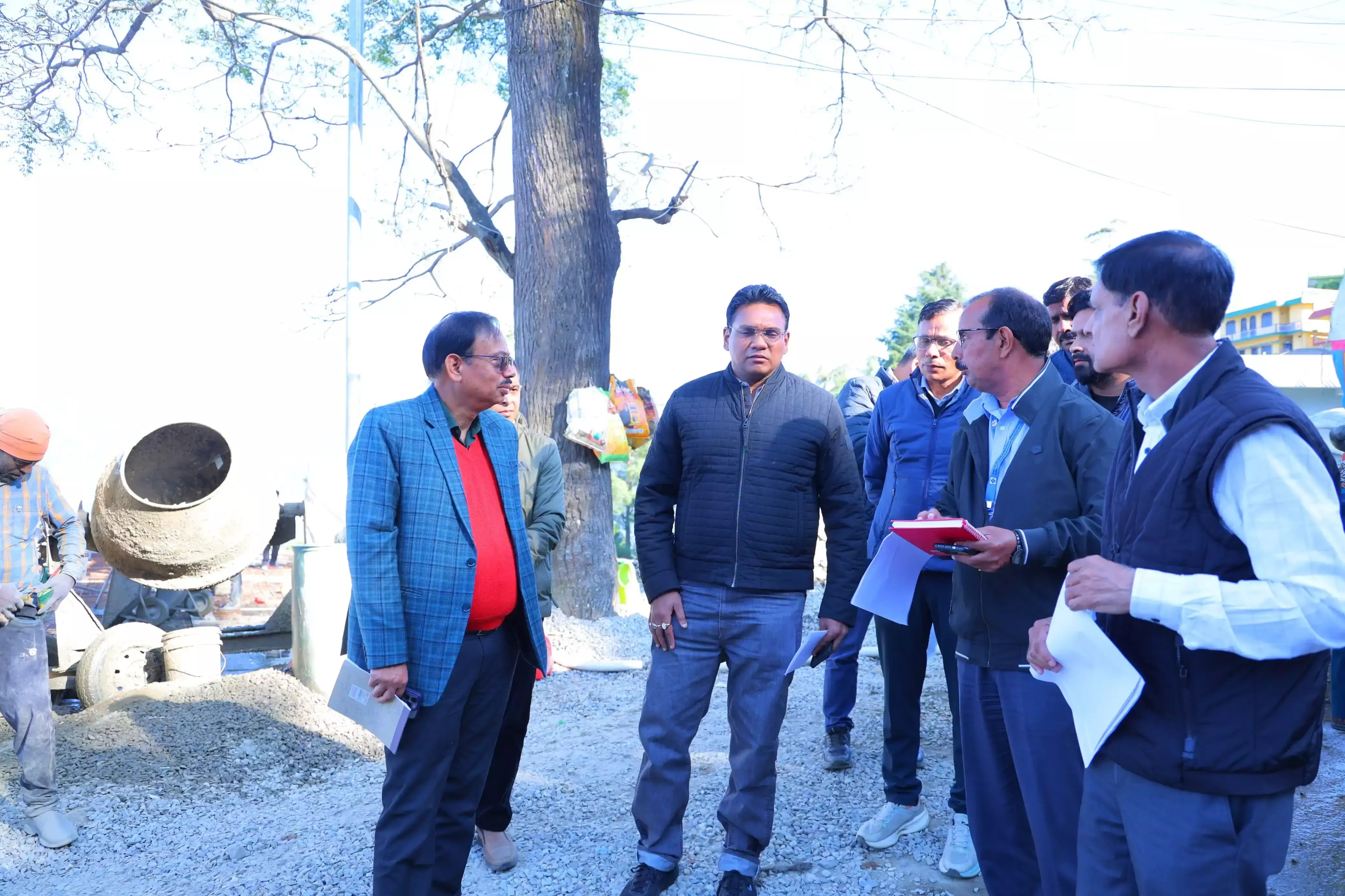 पार्किंग और निर्माण कार्यों की स्थिति का सचिव ने लिया जायजा