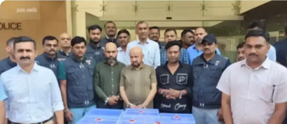गुजरात में 25 करोड़ के मादक पदार्थ मामले में आरोपी पर पुलिस फायरिंग