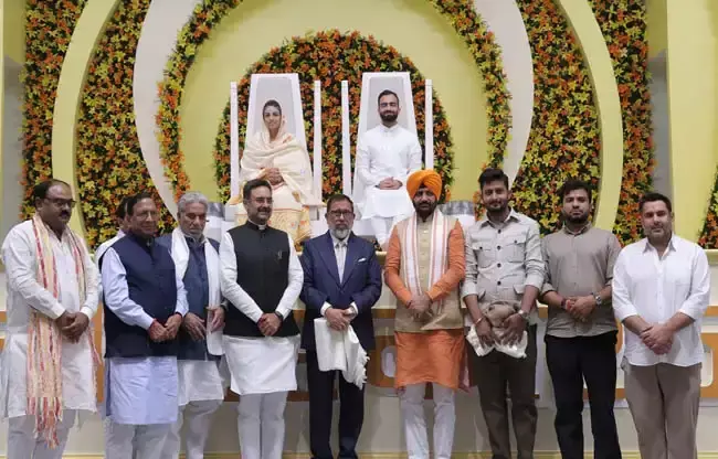 परमात्मा के प्रेम में अडिग रहना ही जागृति का सार: सतगुरु माता सुदीक्षा जी परमात्मा के प्रेम में अडिग रहना ही जागृति का सार: सतगुरु माता सुदीक्षा जी
