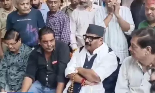 BJP विधायक महेश त्रिवेदी का फूटा गुस्सा, बोले- मुंह में जूता घुसेड़ देंगे, VIDEO वायरल BJP विधायक महेश त्रिवेदी का फूटा गुस्सा, बोले- मुंह में जूता घुसेड़ देंगे, VIDEO वायरल