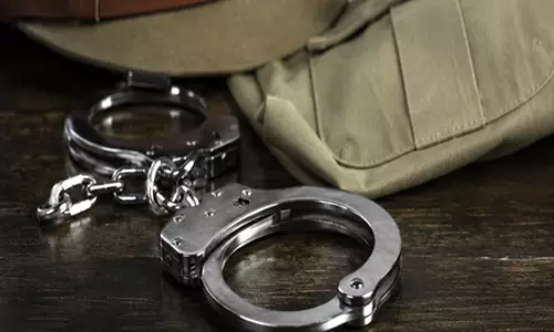 दिल्ली पुलिस ने कालिंदी गुंज इलाके से दो कुख्यात अपराधियों को किया गिरफ्तार, 11 मामलों का खुलासा