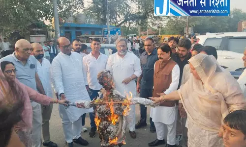 धारूहेड़ा में कांग्रेस कार्यकर्ताओं का प्रदर्शन, CEC का पुतला जलाकर जताया विरोध धारूहेड़ा में कांग्रेस कार्यकर्ताओं का प्रदर्शन, CEC का पुतला जलाकर जताया विरोध