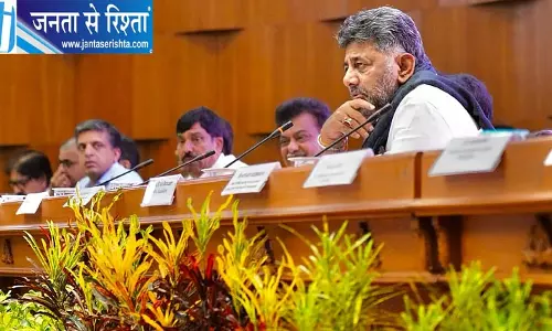 कर्नाटक में गन्ने के दाम को लेकर घमासान, CM डीके शिवकुमार ने किसानों को दिया आश्वासन