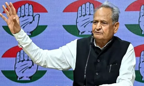 भाजपा के हंगामे पर गहलोत का निशाना, जनता के मुद्दे उठाए भाजपा के हंगामे पर गहलोत का निशाना, जनता के मुद्दे उठाए