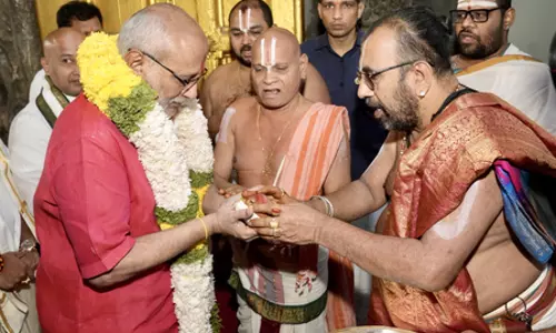 आंध्र प्रदेश: दो दिवसीय दौरे पर गए उपराष्ट्रपति ने पद्मावती अम्मावरी मंदिर में किया देवी दर्शन