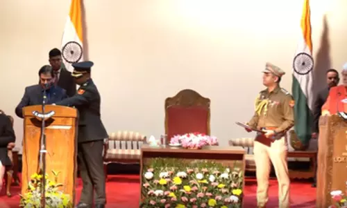जम्मू-कश्मीर में उमर अब्दुल्ला कैबिनेट का विस्तार, उपराज्यपाल ने 4 नए मंत्रियों को दिलाई शपथ जम्मू-कश्मीर में उमर अब्दुल्ला कैबिनेट का विस्तार, उपराज्यपाल ने 4 नए मंत्रियों को दिलाई शपथ