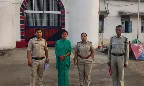 अवैध शराब पर बड़ा प्रहार, 53.6 लीटर महुआ शराब और 300 किलो लाहन जब्त अवैध शराब पर बड़ा प्रहार, 53.6 लीटर महुआ शराब और 300 किलो लाहन जब्त