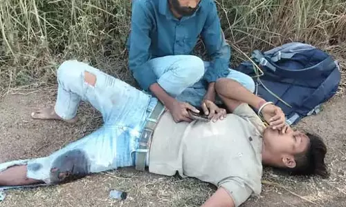 दर्दनाक हादसा: ड्यूटी से लौट रहे स्वास्थ्य अधिकारी की मौत दर्दनाक हादसा: ड्यूटी से लौट रहे स्वास्थ्य अधिकारी की मौत