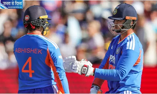 IND vs NZ: अभिषेक-वैभव का तूफान, चौके-छक्कों से न्यूजीलैंड में खलबली IND vs NZ: अभिषेक-वैभव का तूफान, चौके-छक्कों से न्यूजीलैंड में खलबली