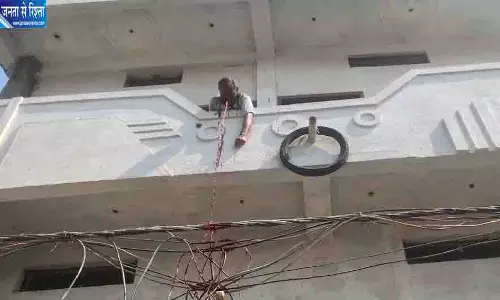 बालकनी से गुटखा थूकना पड़ा भारी, करंट से मौत