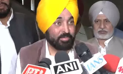 पंजाब विधानसभा में AAP कांग्रेस विधायकों के बीच तीखी नोकझोंक पंजाब विधानसभा में AAP कांग्रेस विधायकों के बीच तीखी नोकझोंक