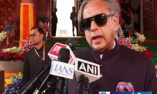 Voters के अधिकारों पर कांग्रेस चुप नहीं बैठेगी, शशि थरूर का बड़ा बयान Voters के अधिकारों पर कांग्रेस चुप नहीं बैठेगी, शशि थरूर का बड़ा बयान