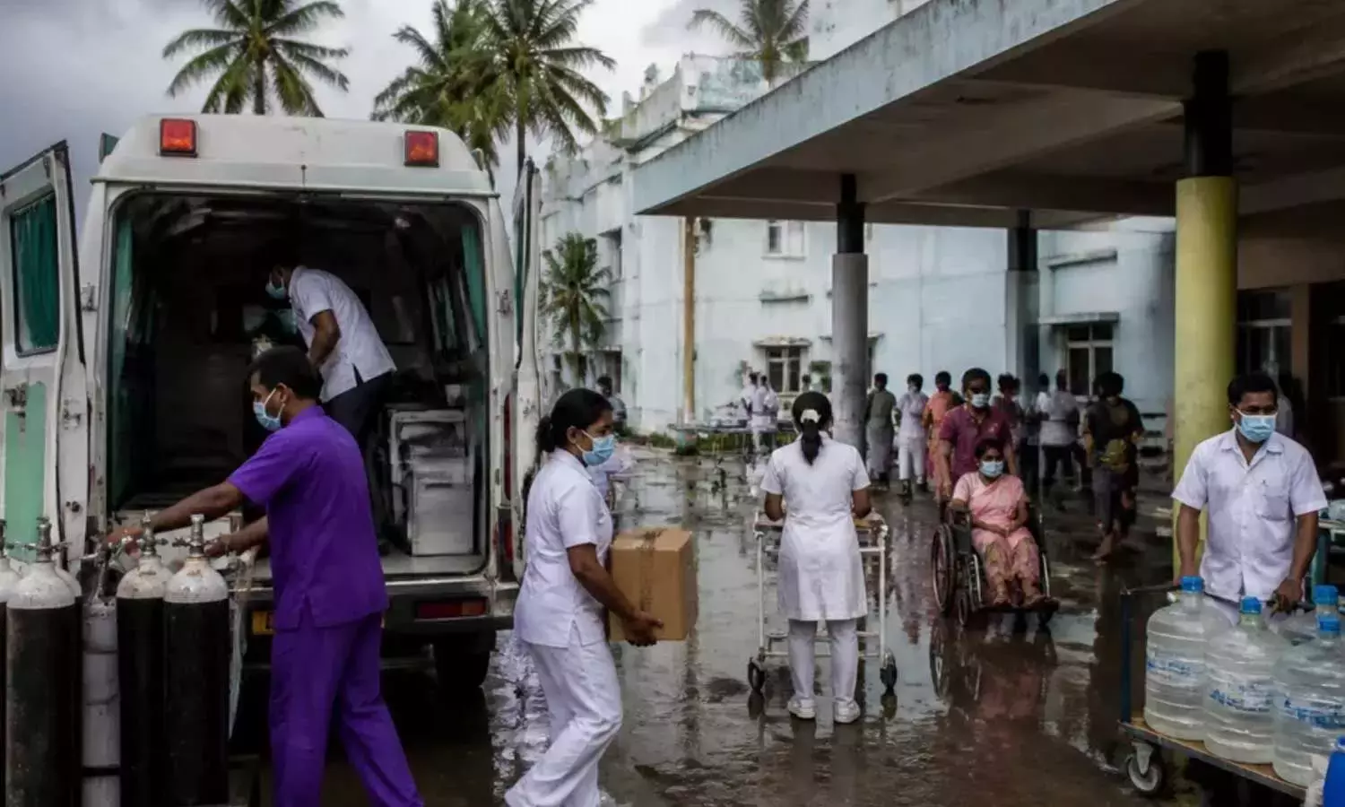Andhra: चक्रवात के मद्देनजर 630 मेडिकल टीमों के साथ स्वास्थ्य विभाग हाई अलर्ट पर है Andhra: चक्रवात के मद्देनजर 630 मेडिकल टीमों के साथ स्वास्थ्य विभाग हाई अलर्ट पर है