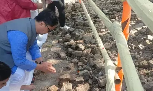 केंद्रीय मंत्री किरेन रिजिजू ने बौद्ध धार्मिक स्थल पर की पूजा-अर्चना केंद्रीय मंत्री किरेन रिजिजू ने बौद्ध धार्मिक स्थल पर की पूजा-अर्चना