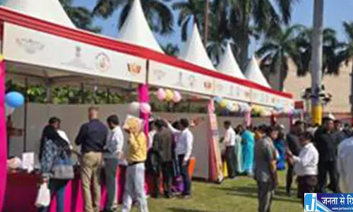 BRICS कल्चरल बाजार में भारतीय कारीगरों ने बिखेरा पारंपरिक कला का जादू BRICS कल्चरल बाजार में भारतीय कारीगरों ने बिखेरा पारंपरिक कला का जादू