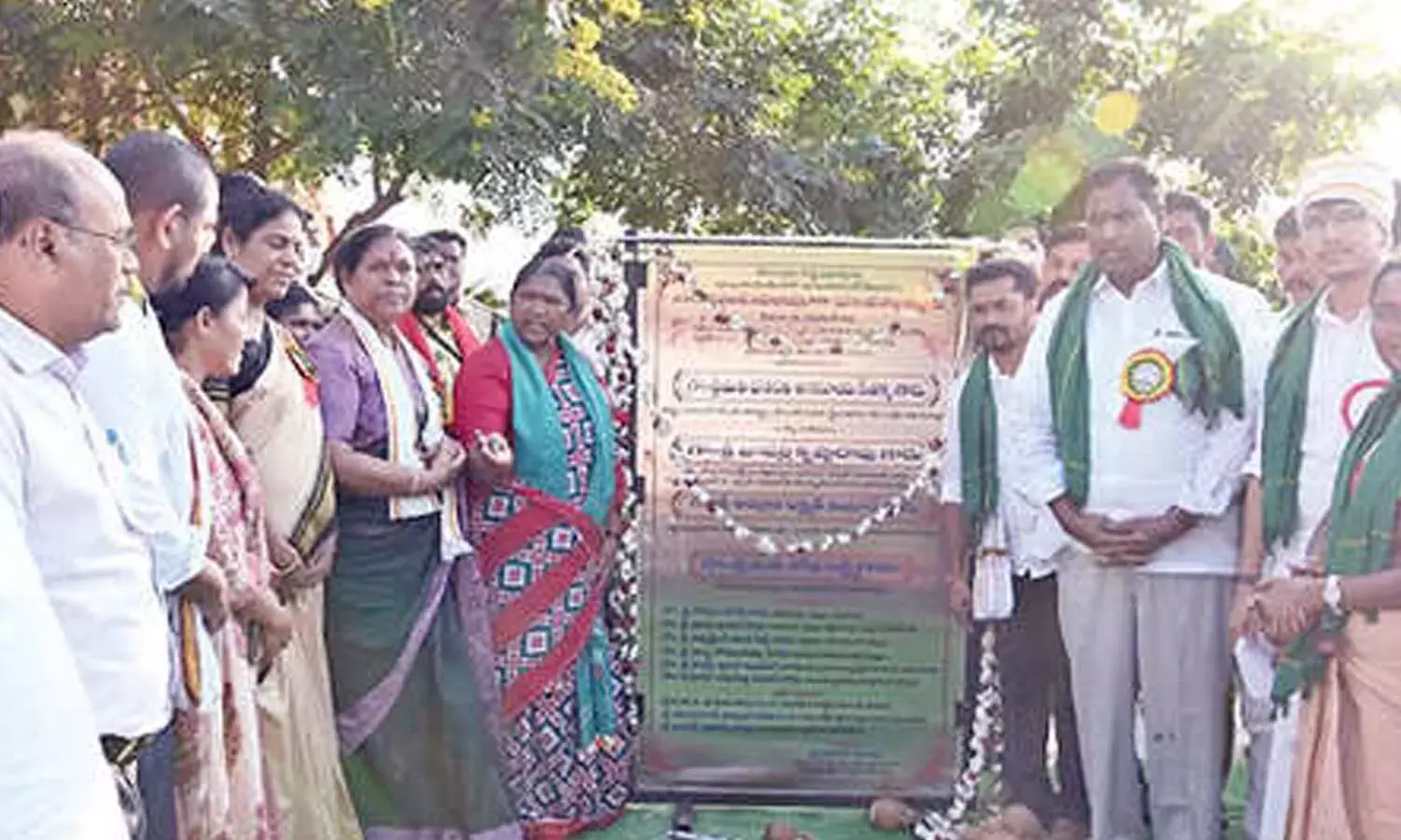 Telangana: नेताओं ने कोमाराम भीम के दृष्टिकोण जल, जंगल, ज़मीन को जारी करने का आह्वान किया Telangana: नेताओं ने कोमाराम भीम के दृष्टिकोण जल, जंगल, ज़मीन को जारी करने का आह्वान किया