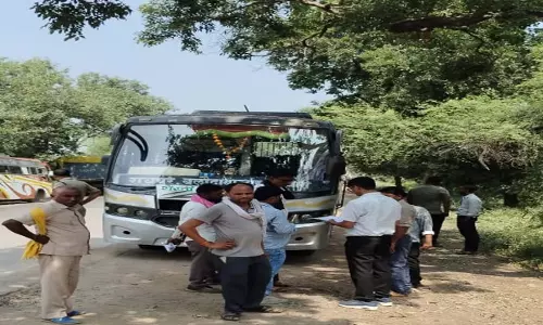 यात्री बसों पर परिवहन विभाग का एक्शन, 30 बसों पर 46,400 का जुर्माना यात्री बसों पर परिवहन विभाग का एक्शन, 30 बसों पर 46,400 का जुर्माना