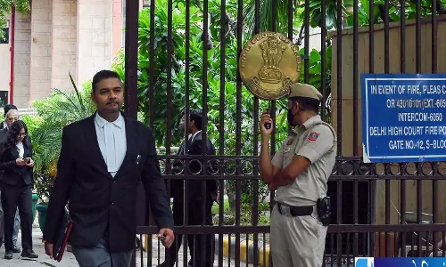 Delhi हाई कोर्ट में रेस कोर्स मस्जिद को बचाने की याचिका पर सुनवाई Delhi हाई कोर्ट में रेस कोर्स मस्जिद को बचाने की याचिका पर सुनवाई