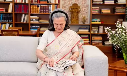 राजीव गांधी से पहली मुलाकात से लेकर PM पद ठुकराने तक, सोनिया की किताब में क्या-क्या होगा?