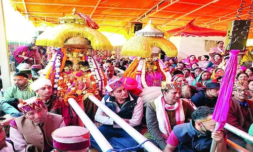 श्रद्धालुओं ने दर्शन कर मांगी परिवार की सुख शांति की कामना