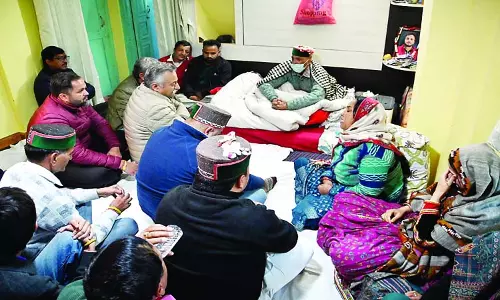 चंद्रमणि कुलेठी के परिजनों से मिले शिक्षा मंत्री