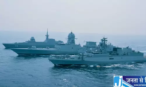 Indian सिंगापुर की नौसेनाओं ने समुद्र में दिखाई ताकत