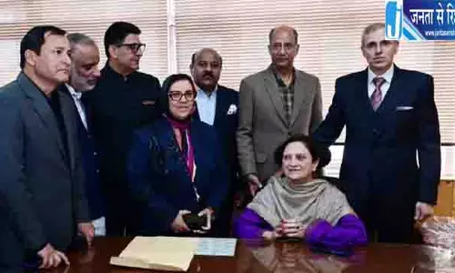 CM उमर ने बुलाई कैबिनेट बैठक, कई अहम मुद्दों पर चर्चा CM उमर ने बुलाई कैबिनेट बैठक, कई अहम मुद्दों पर चर्चा