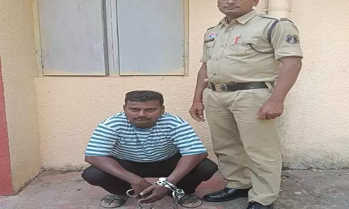 नागपुर में बैठकर मंगवा रहा था गांजा, पुलिस ने पीटर क्रुफ को पकड़ा नागपुर में बैठकर मंगवा रहा था गांजा, पुलिस ने पीटर क्रुफ को पकड़ा