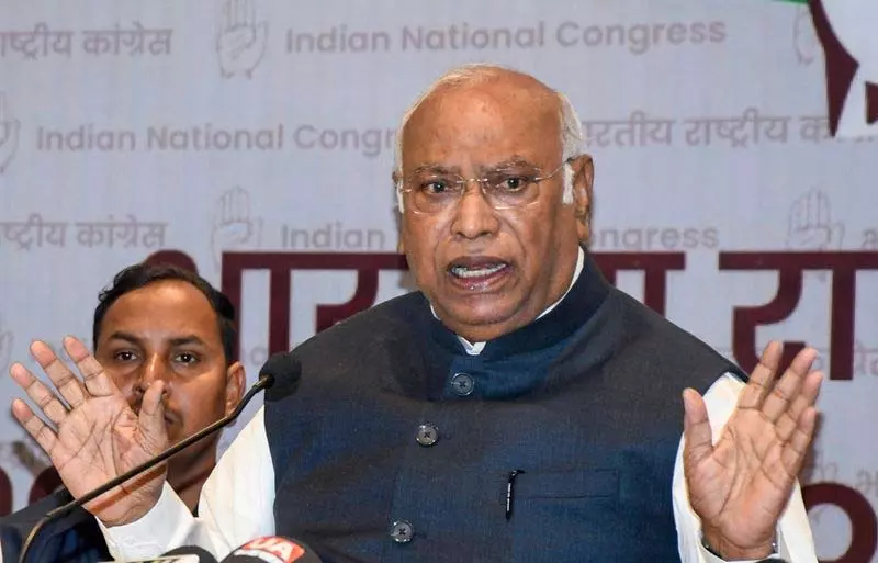 वोट बचाओ, देश बचाओ रैली का ऐलान, खड़गे ने किया आह्वान वोट बचाओ, देश बचाओ रैली का ऐलान, खड़गे ने किया आह्वान