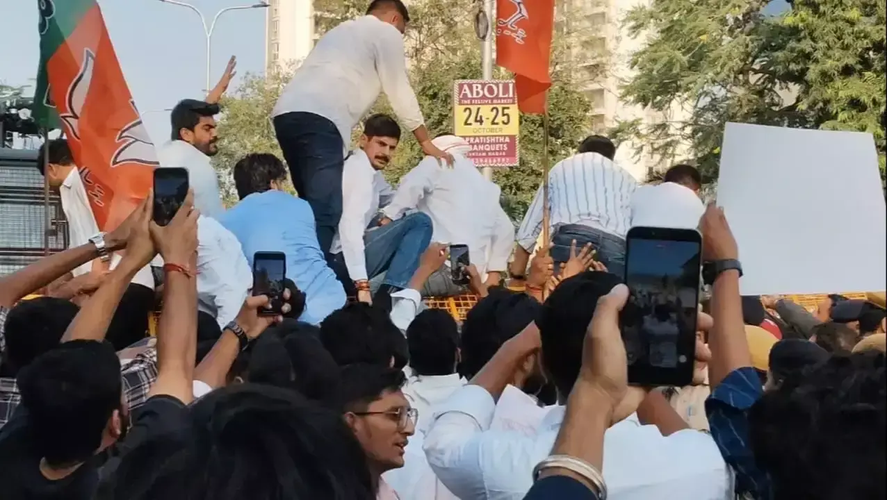 मोदी पर टिप्पणी के खिलाफ भाजपा कार्यकर्ताओं ने जताया आक्रोश मोदी पर टिप्पणी के खिलाफ भाजपा कार्यकर्ताओं ने जताया आक्रोश